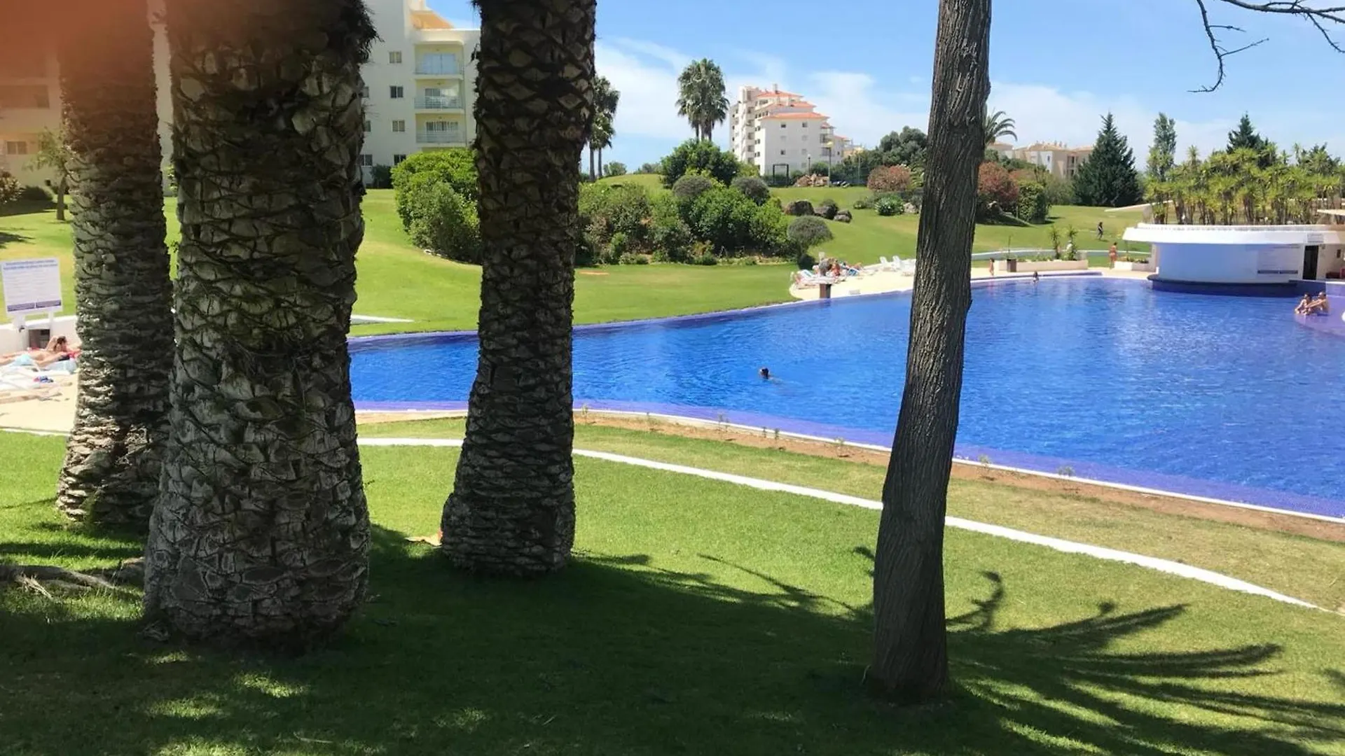Spacious Apartment In Alvor 100 M² With Shared Pool