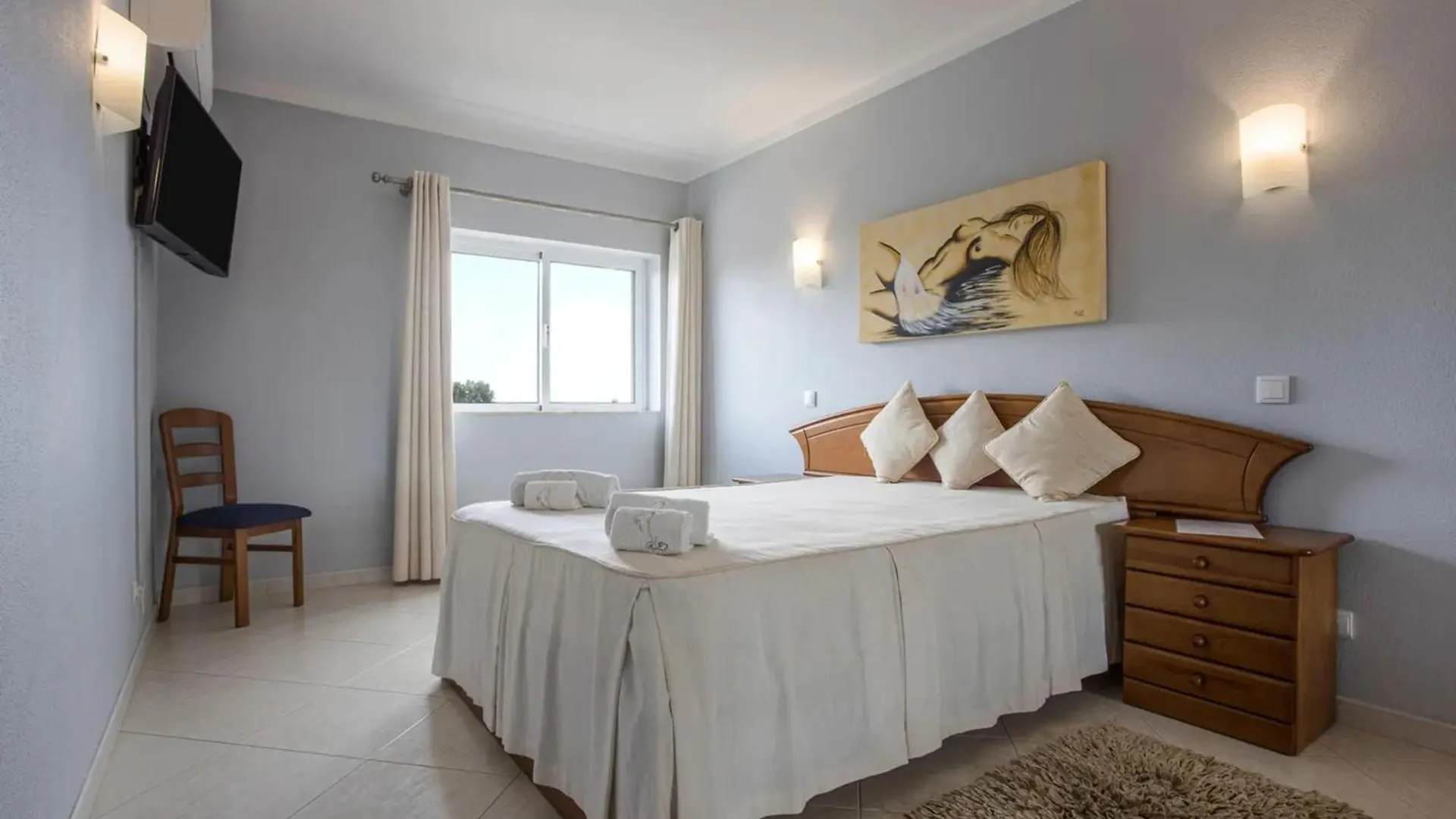 Spacious Apartment In Alvor 100 M² With Shared Pool