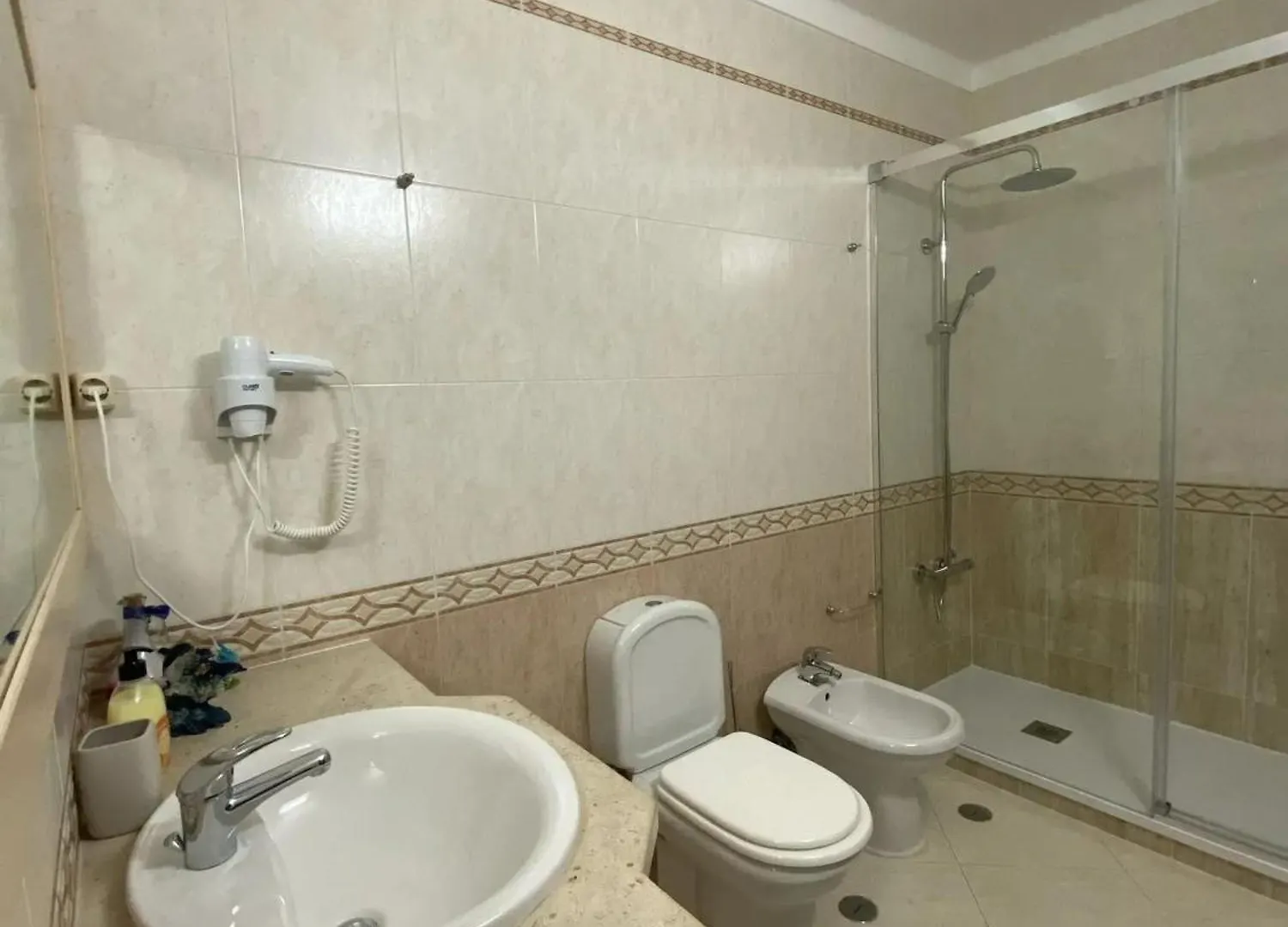 Spacious Apartment In Alvor 100 M² With Shared Pool 0*,